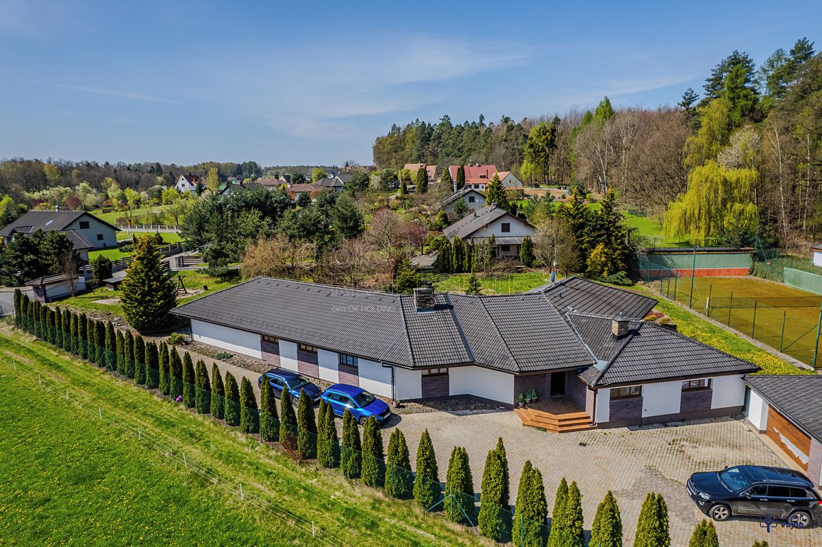 Prodej rodinného domu 332 m², pozemek 3651 m²
